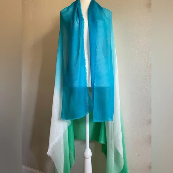 Blue, white and green wrap - Picture 3 of 11